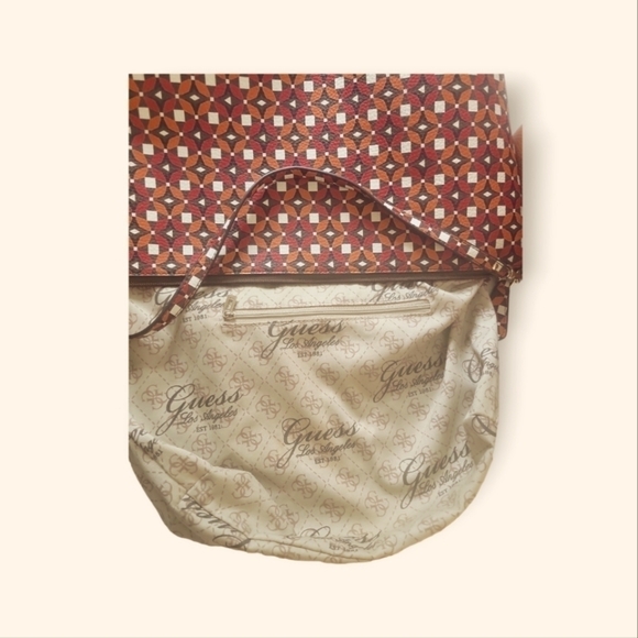 Guess Bobbi Nesting Large Reversible Tote with Coordinating Small Bag (Set) - Picture 8 of 15